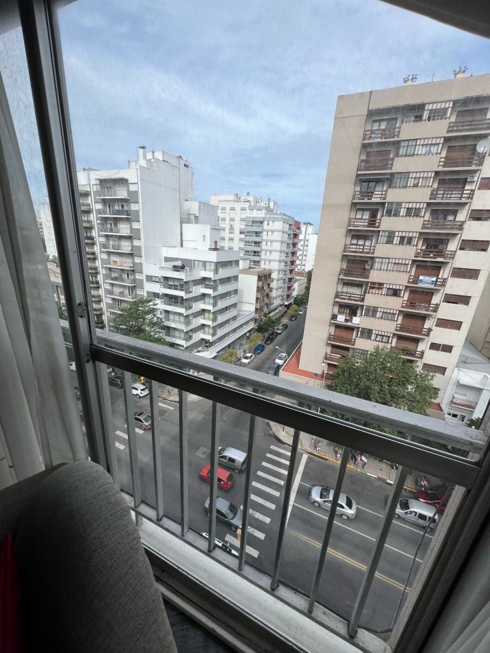 VENTA DEPARTAMENTO TRES AMBIENTES A LA CALLE - ESCUCHA OFERTA