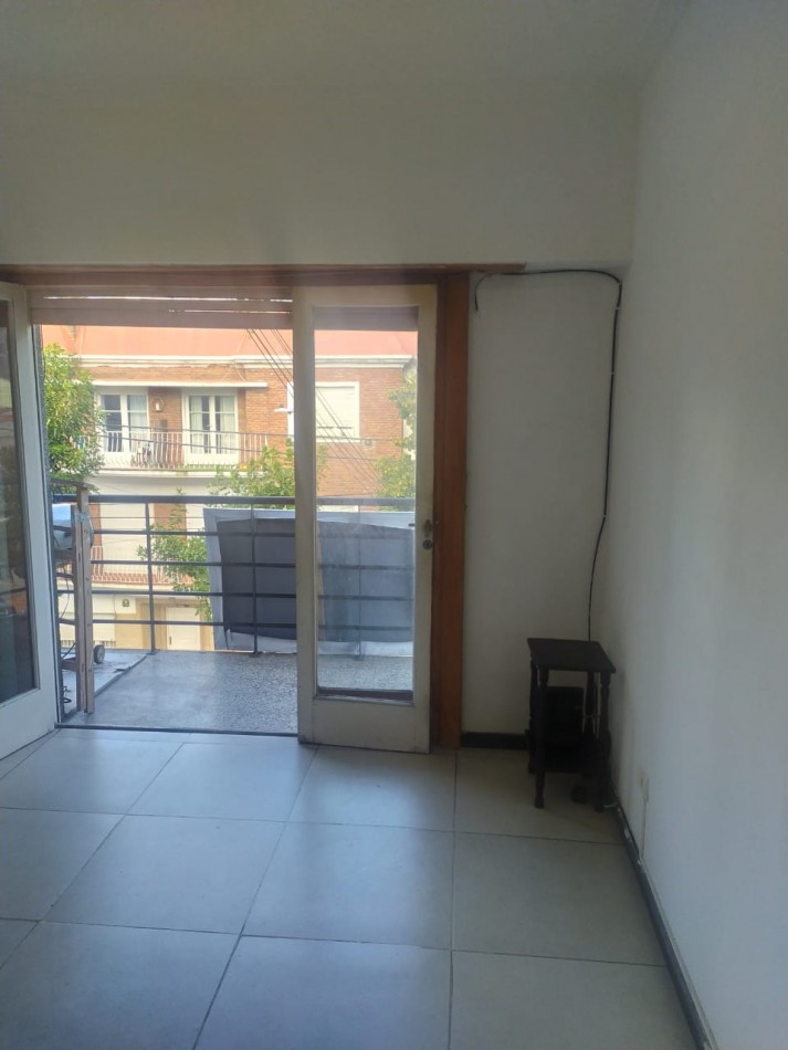 EN VENTA DEPARTAMENTO DOS AMBIENTES A LA CALLE