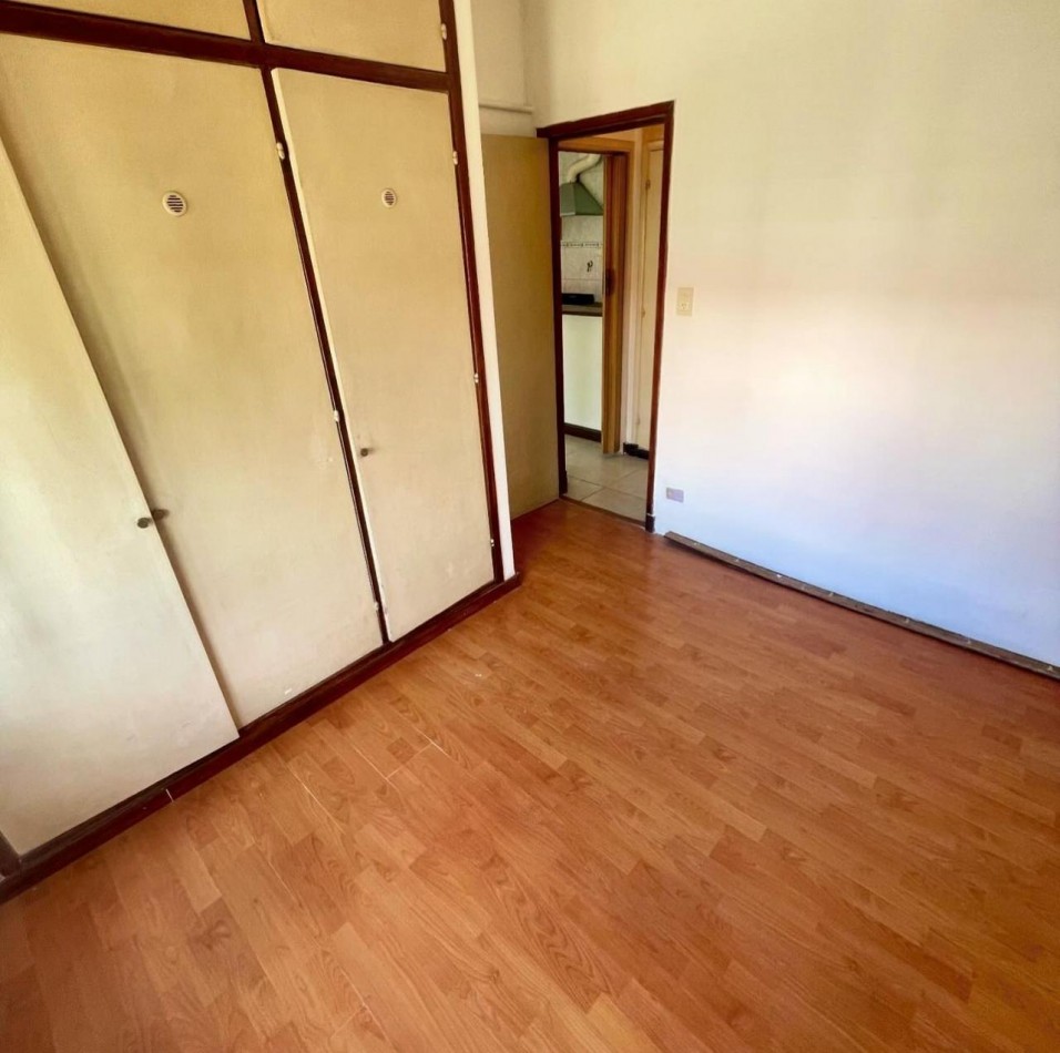 EN VENTA DEPARTAMENTO DOS AMBIENTES A LA CALLE