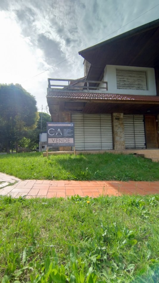 OPORTUNIDAD UNICA HERMOSO CHALET EN BARRIO RESIDENCIAL