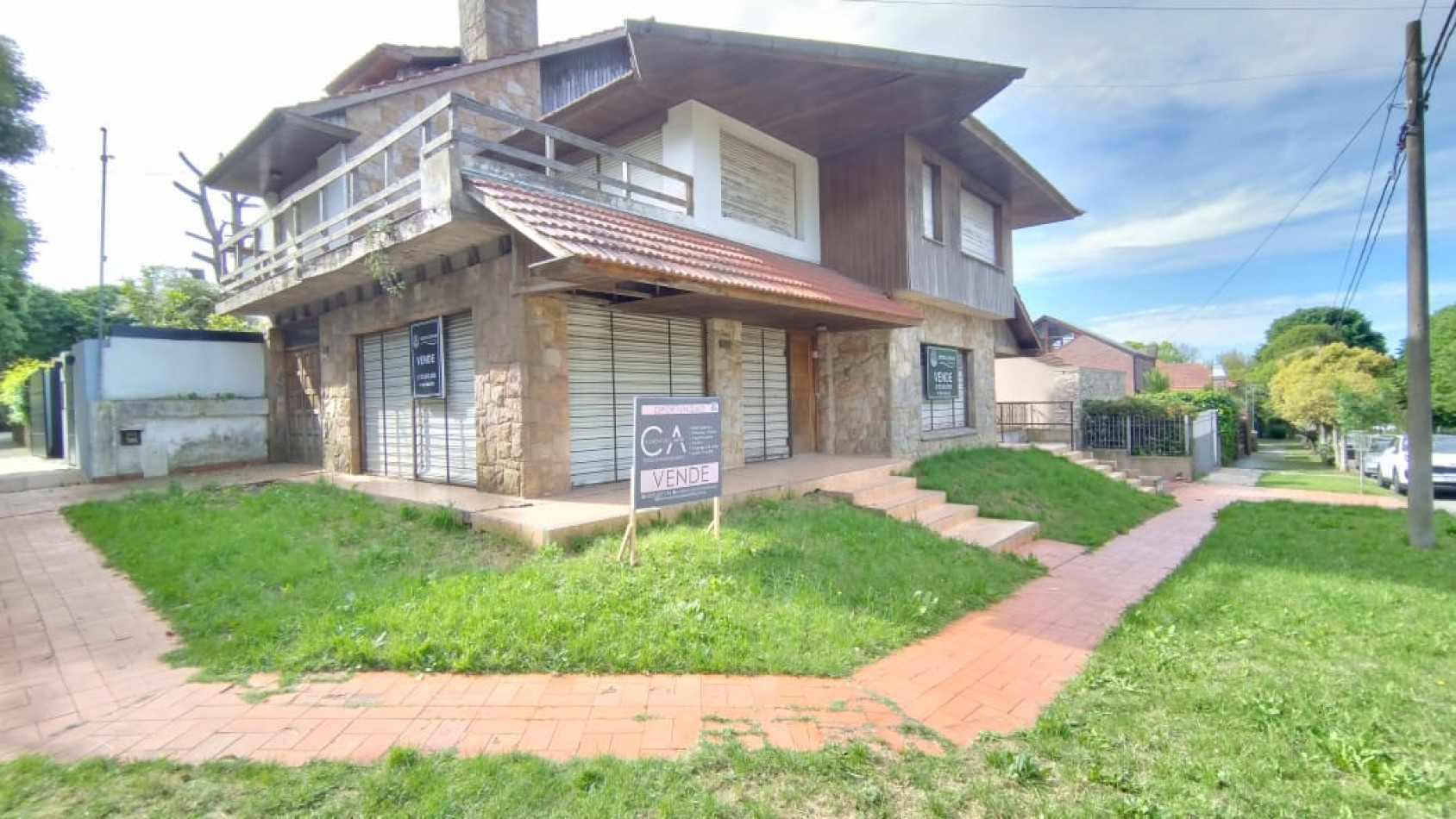 OPORTUNIDAD UNICA HERMOSO CHALET EN BARRIO RESIDENCIAL