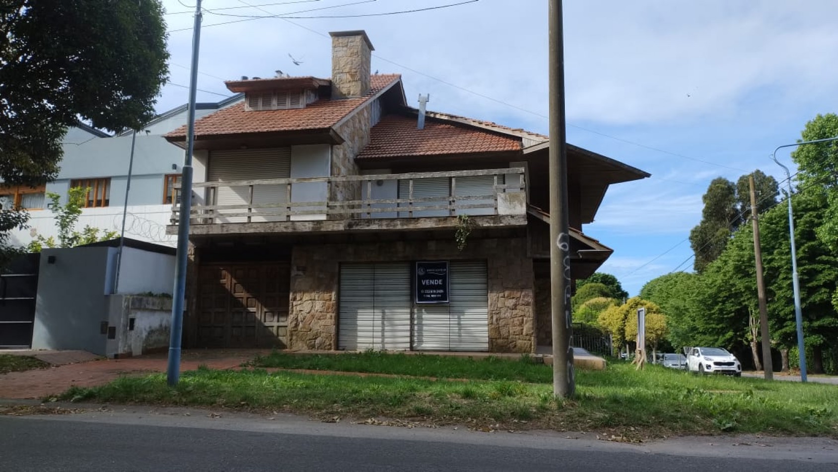 OPORTUNIDAD UNICA HERMOSO CHALET EN BARRIO RESIDENCIAL