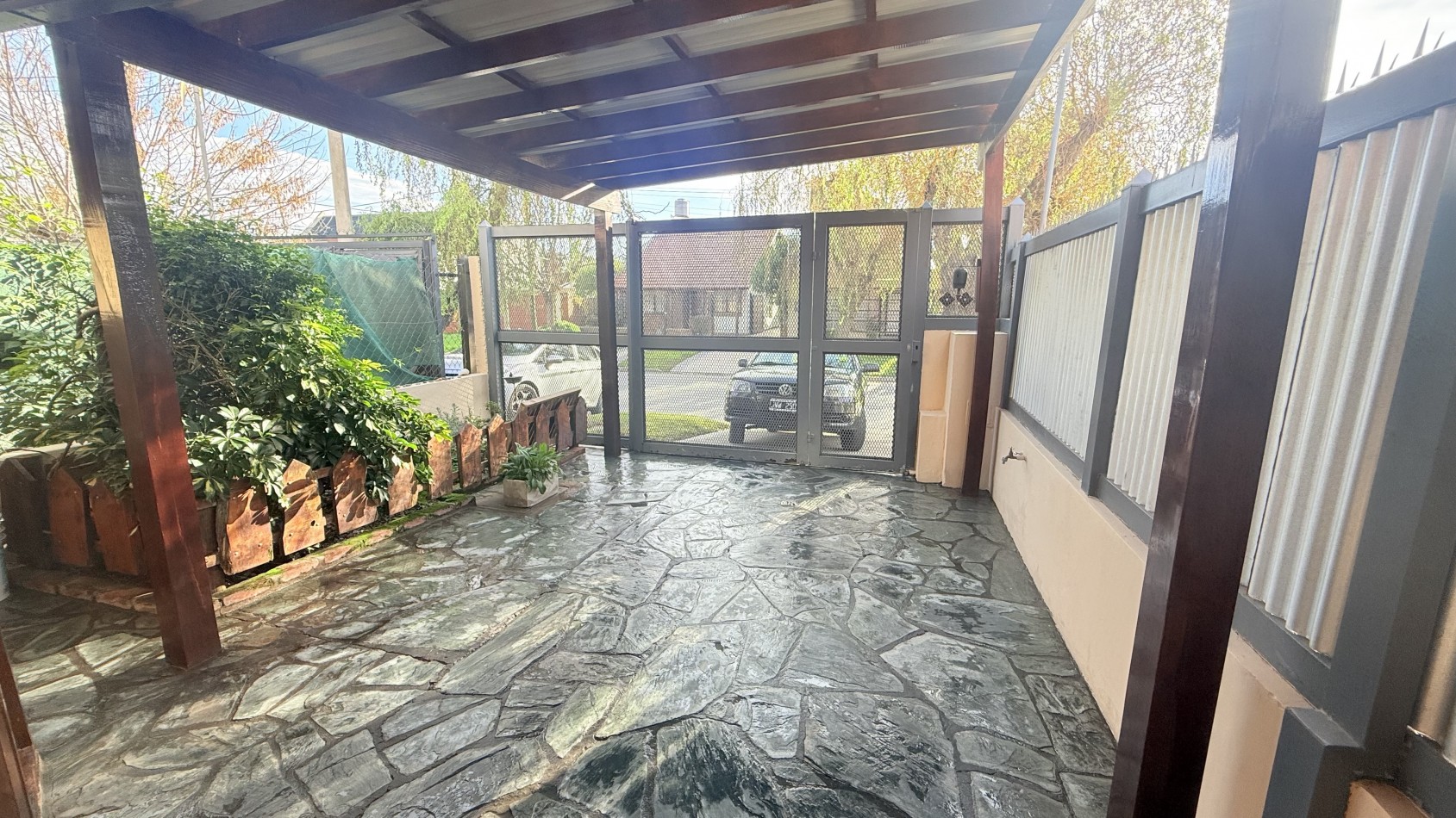 DUPLEX TRES AMBIENTES