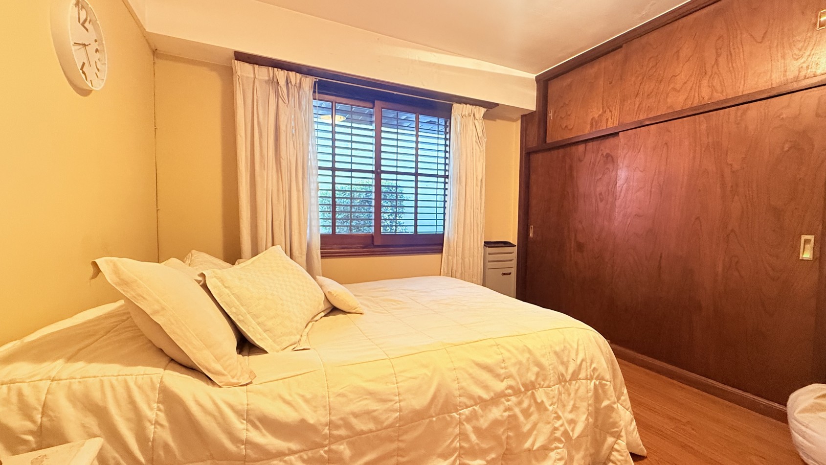 HERMOSO CHALET 4 AMBIENTES CON COCHERA JARDIN Y BALCON TERRAZA 