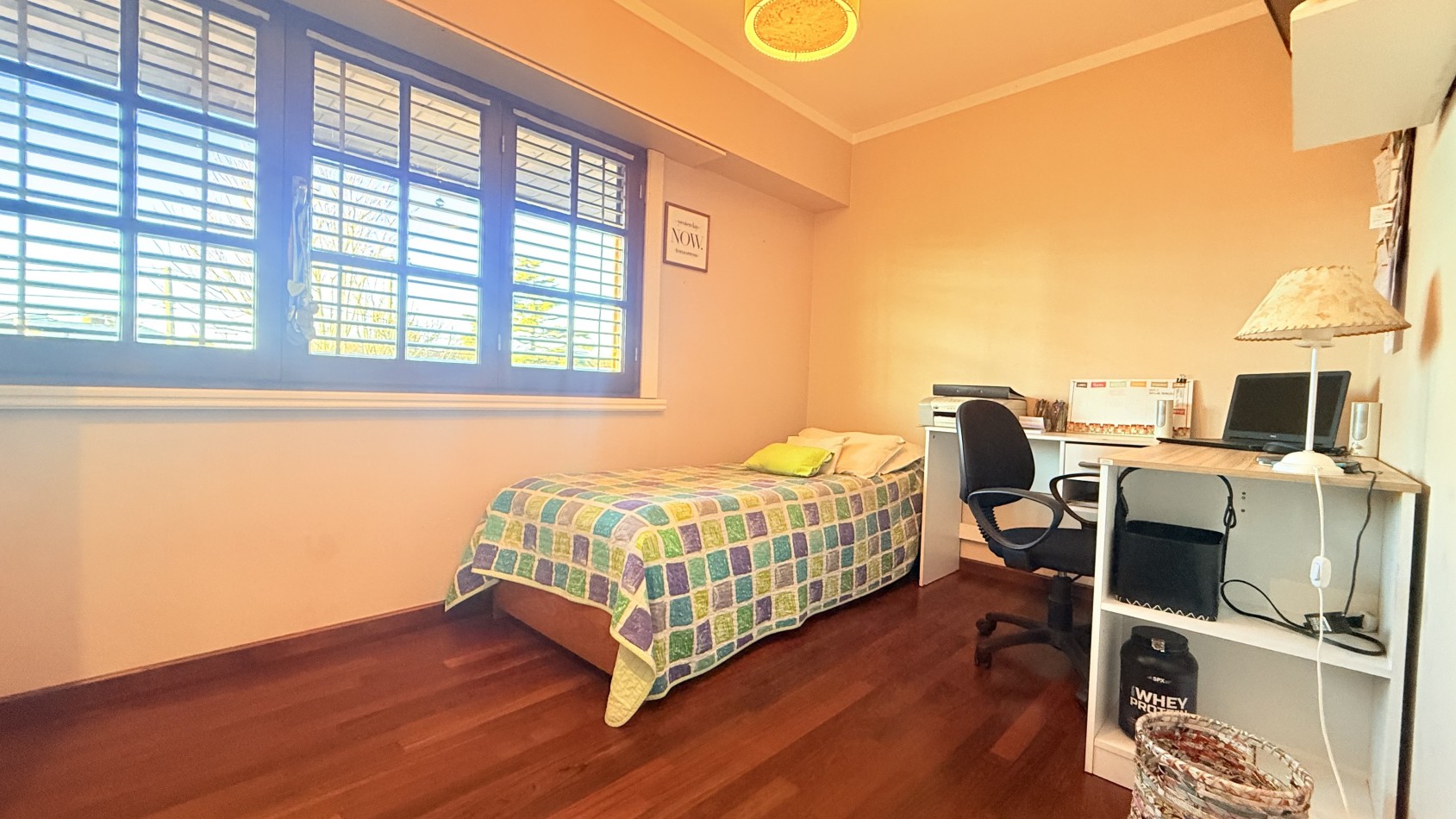 HERMOSO CHALET 4 AMBIENTES CON COCHERA JARDIN Y BALCON TERRAZA 