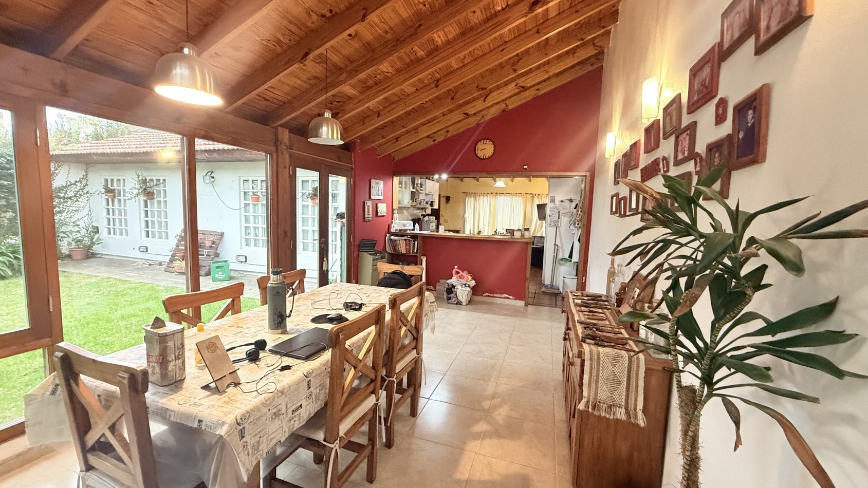 CASA 4 AMBIENTES CON PARQUE 