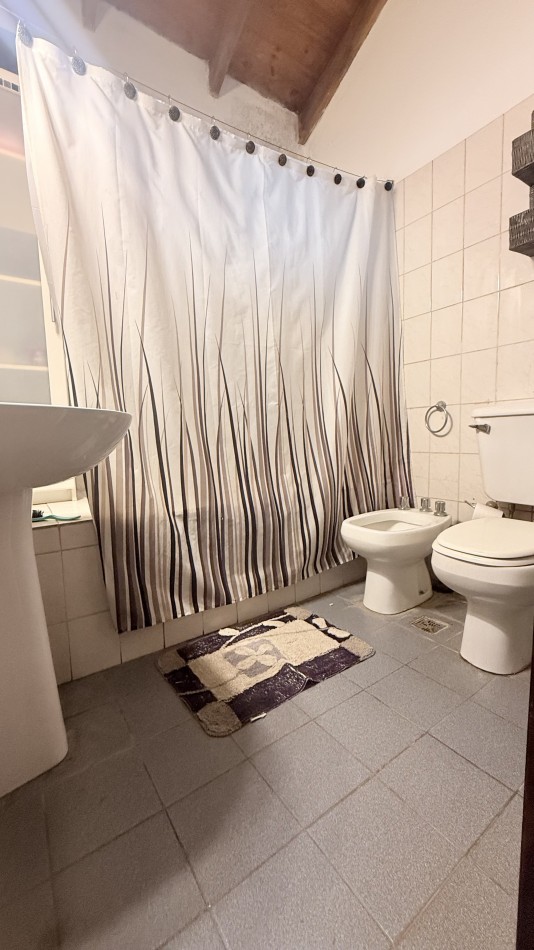 CASA 4 AMBIENTES CON PARQUE 