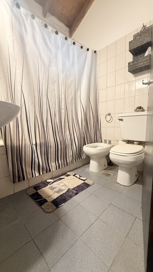 CASA 4 AMBIENTES CON PARQUE 