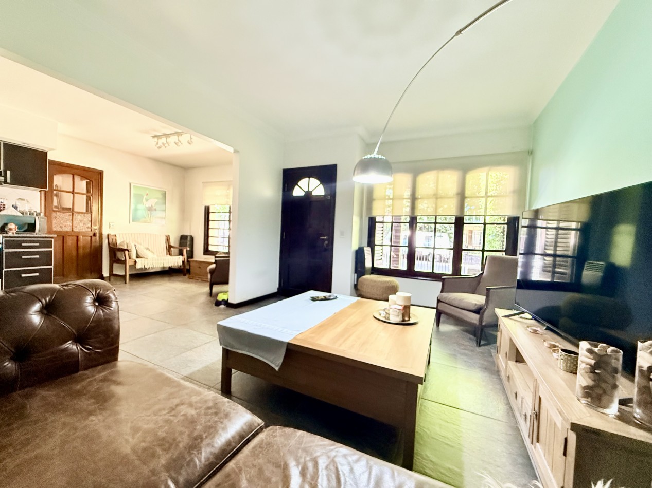 Casa cinco ambientes 