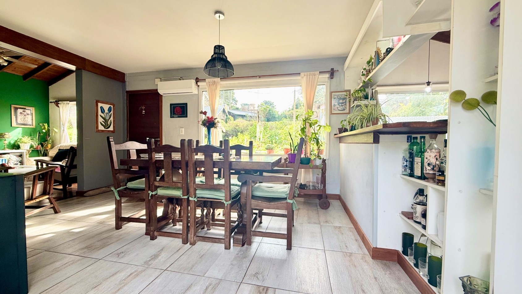 Casa tres ambientes con parque y cochera en Sierra de los padres