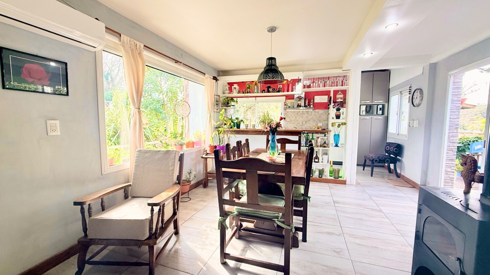 Casa tres ambientes con parque y cochera en Sierra de los padres