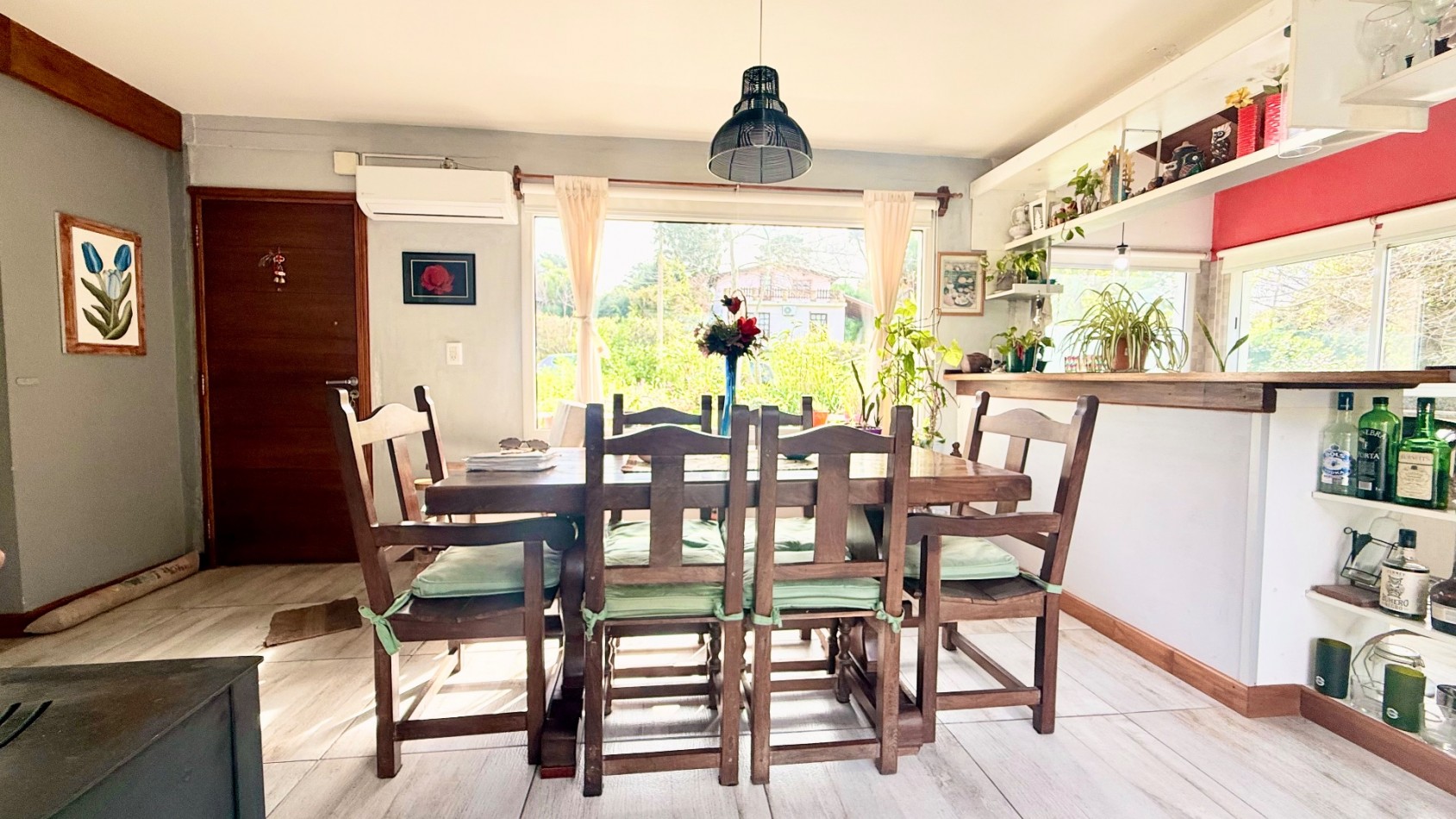 Casa tres ambientes con parque y cochera en Sierra de los padres