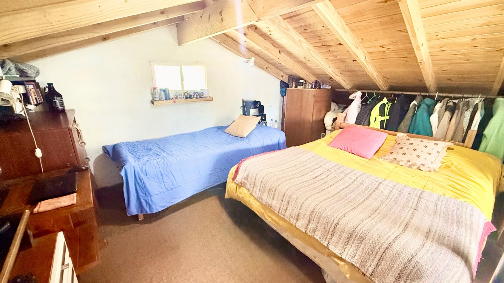 Casa tres ambientes con parque y cochera en Sierra de los padres