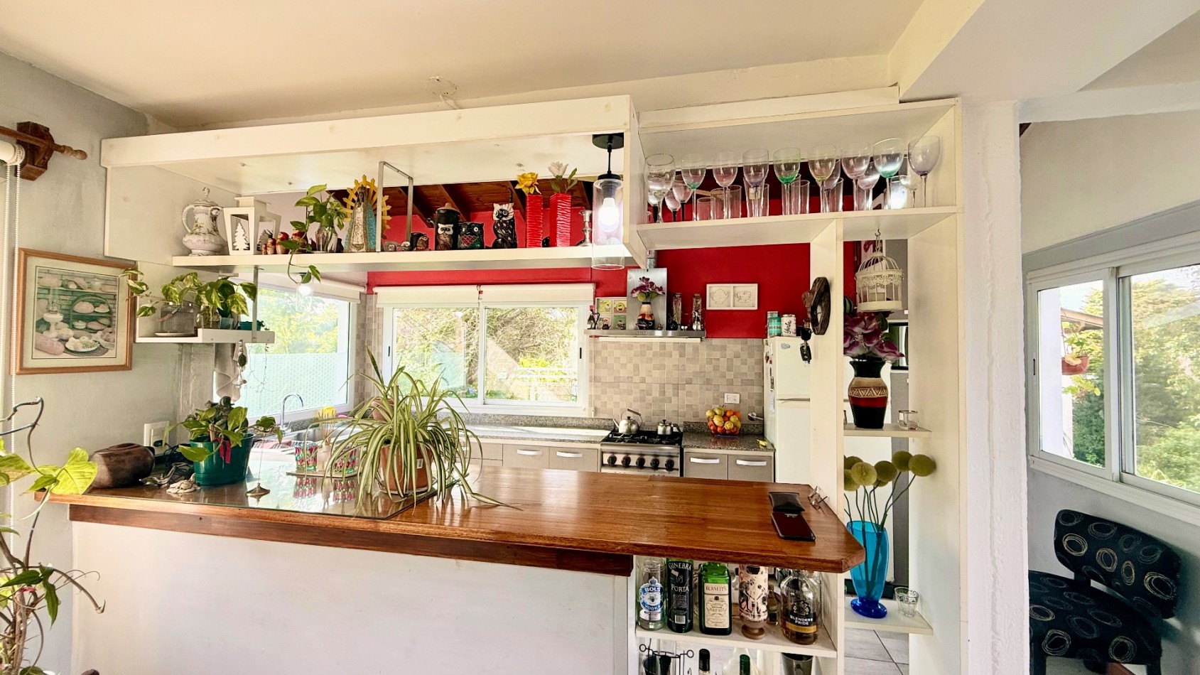 Casa tres ambientes con parque y cochera en Sierra de los padres