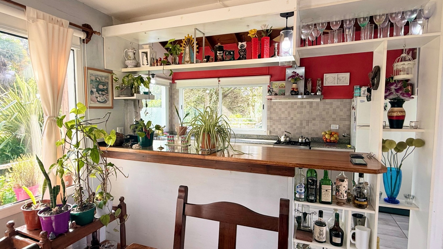 Casa tres ambientes con parque y cochera en Sierra de los padres