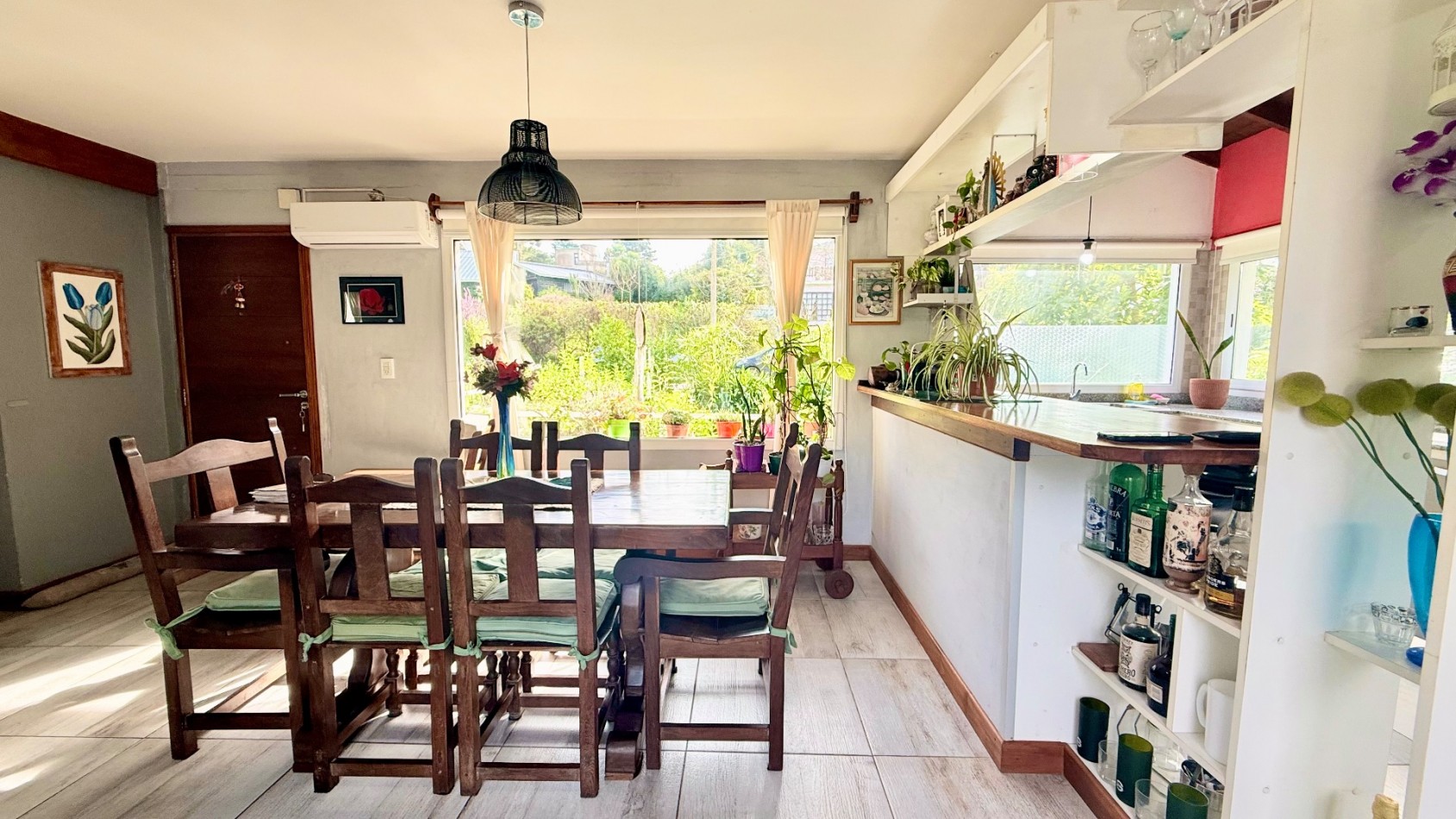 Casa tres ambientes con parque y cochera en Sierra de los padres