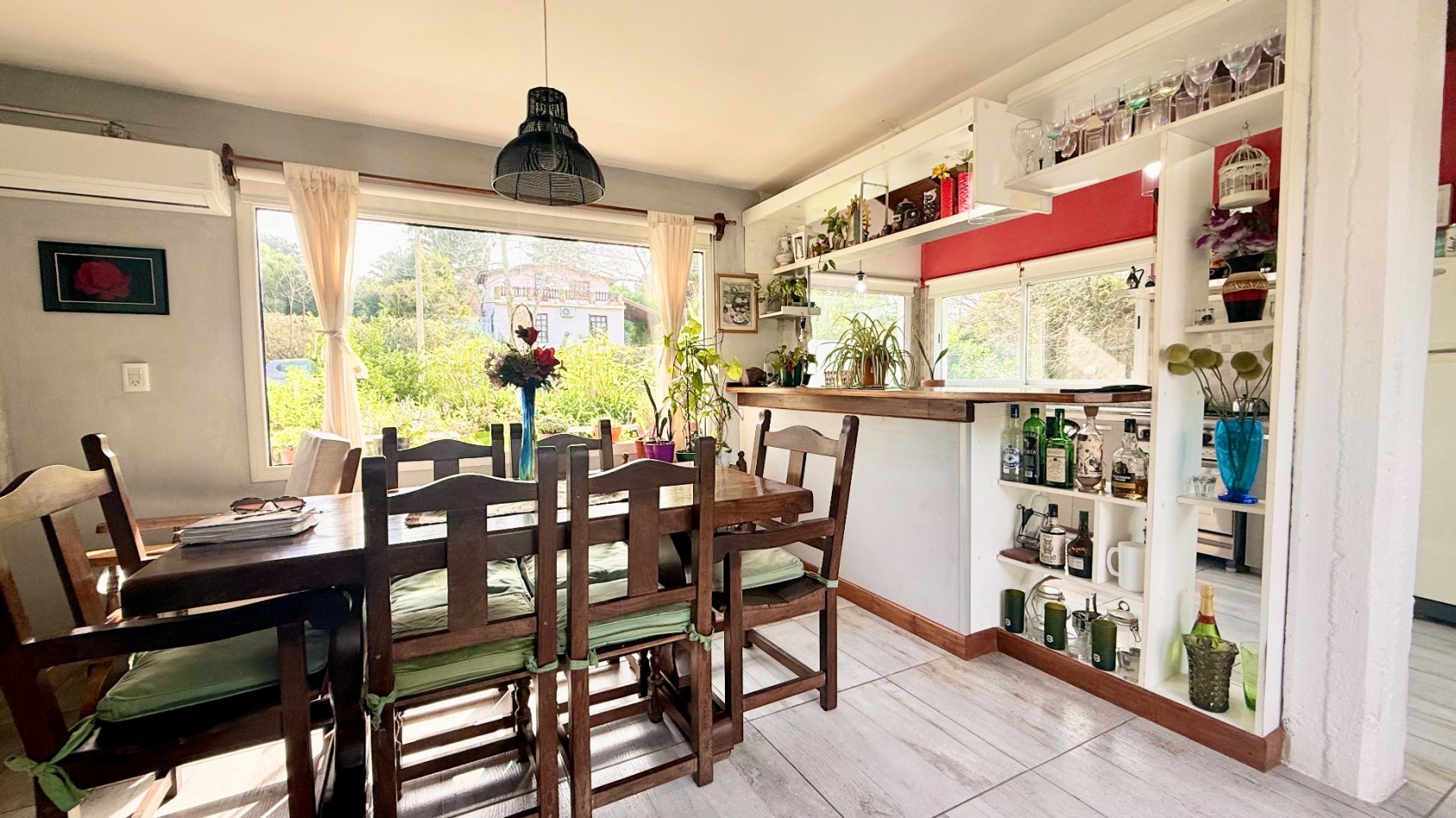 Casa tres ambientes con parque y cochera en Sierra de los padres