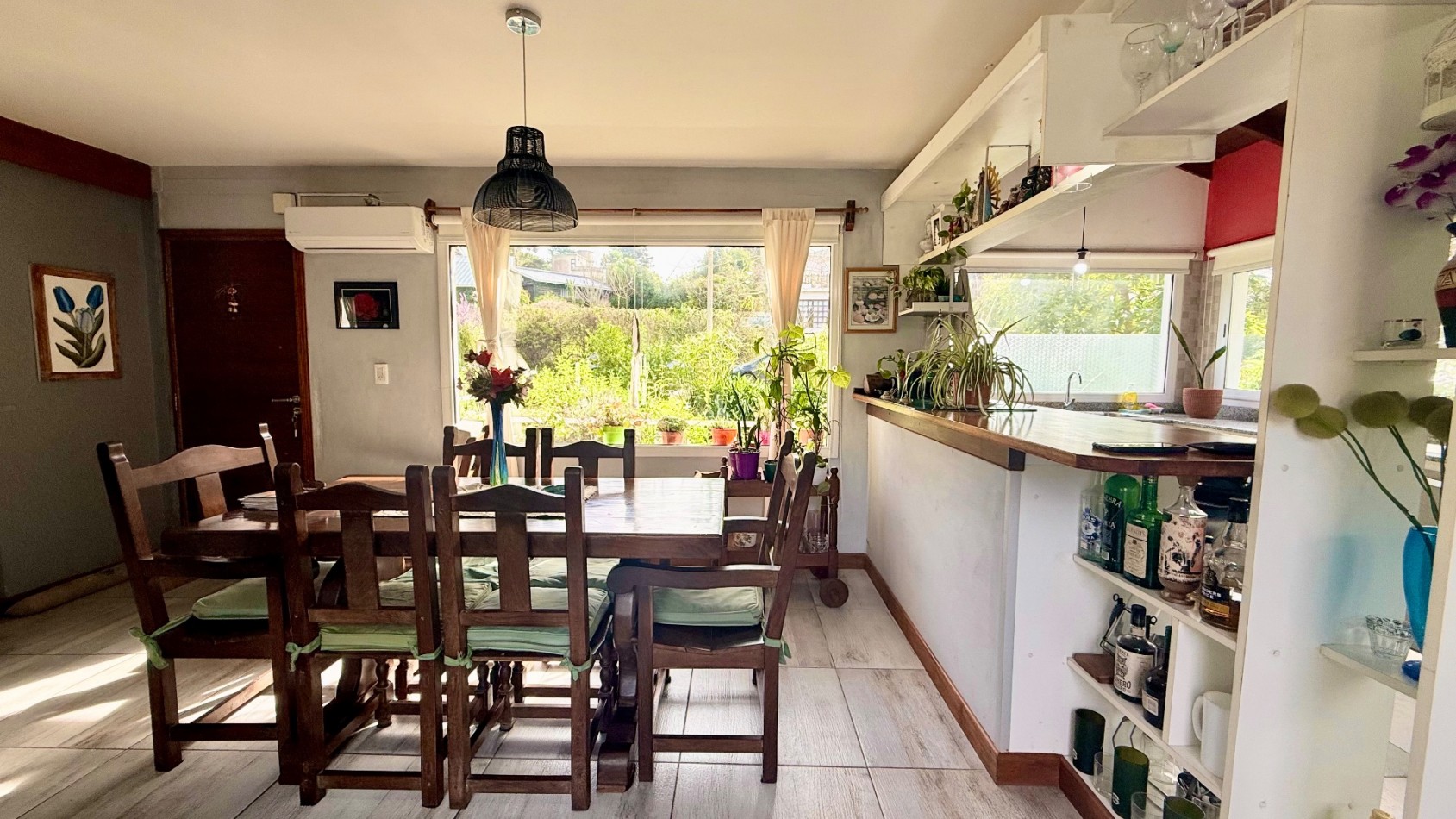 Casa tres ambientes con parque y cochera en Sierra de los padres