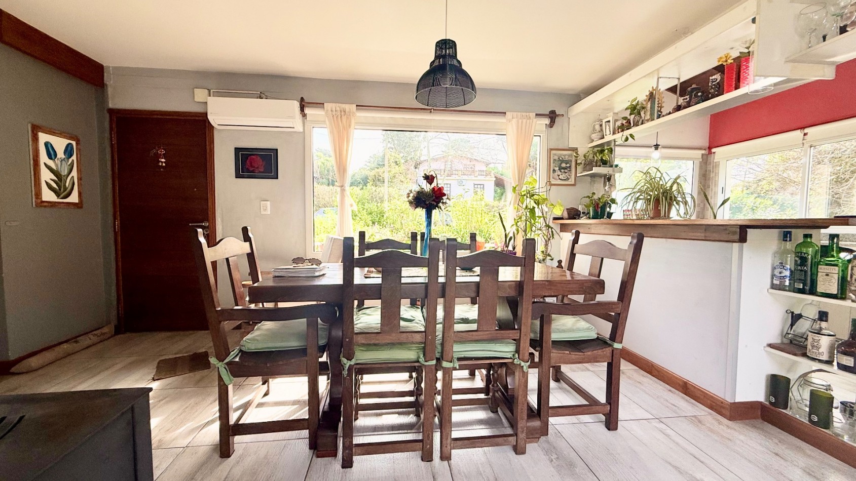 Casa tres ambientes con parque y cochera en Sierra de los padres