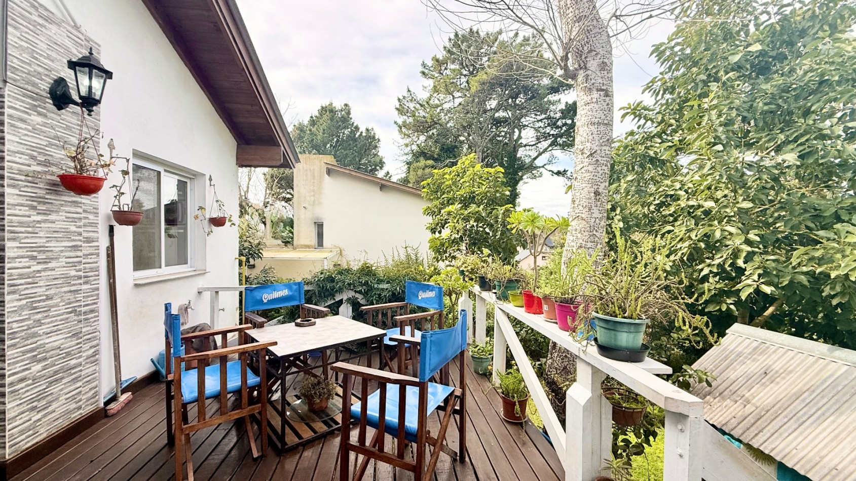 Casa tres ambientes con parque y cochera en Sierra de los padres