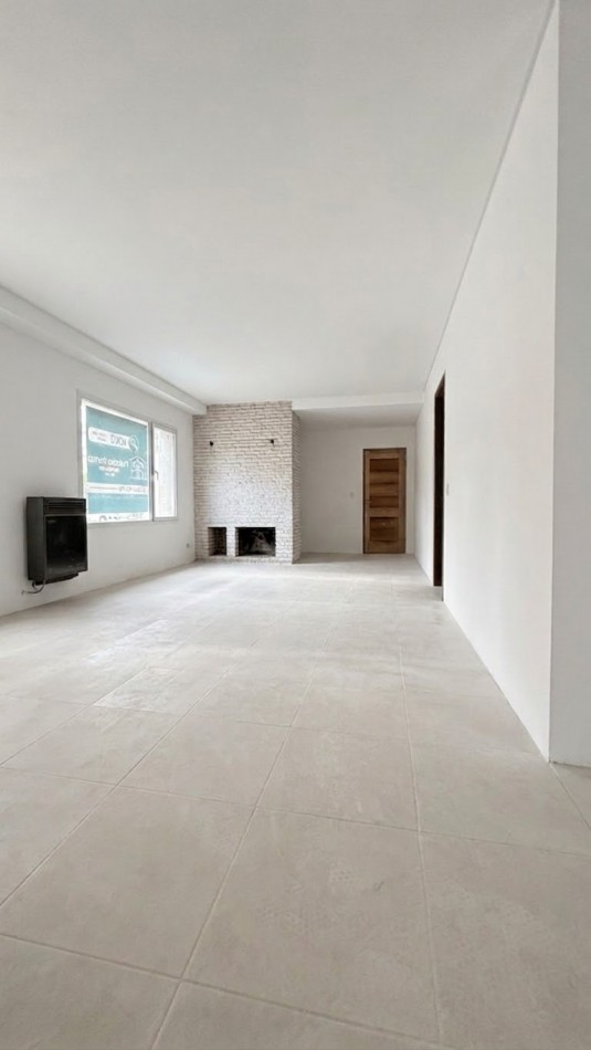 Casa en la Perla 4 ambientes y dependencia