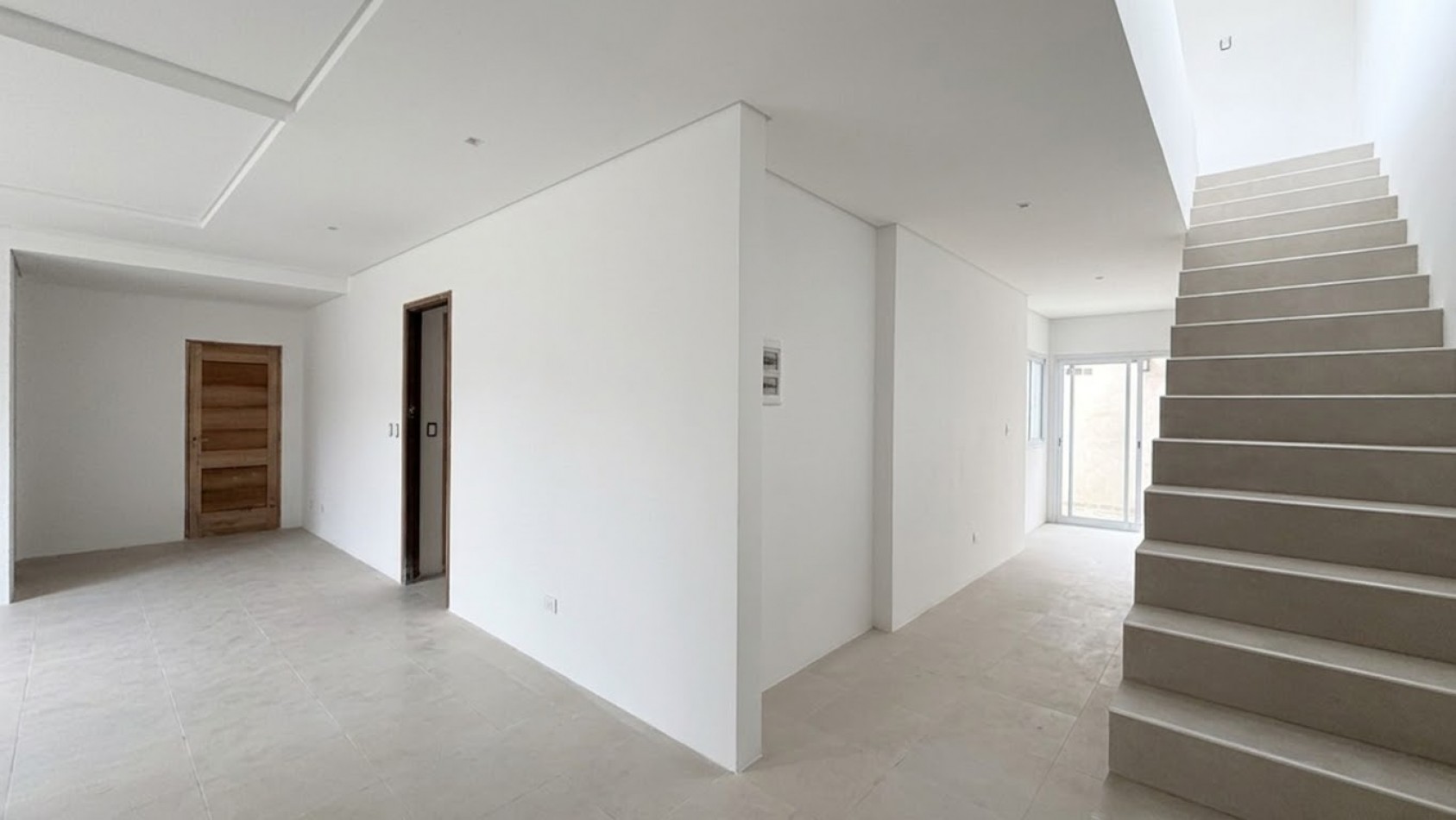 Casa en la Perla 4 ambientes y dependencia
