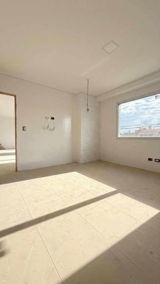 Casa en la Perla 4 ambientes y dependencia