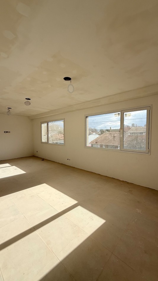 Casa en la Perla 4 ambientes y dependencia