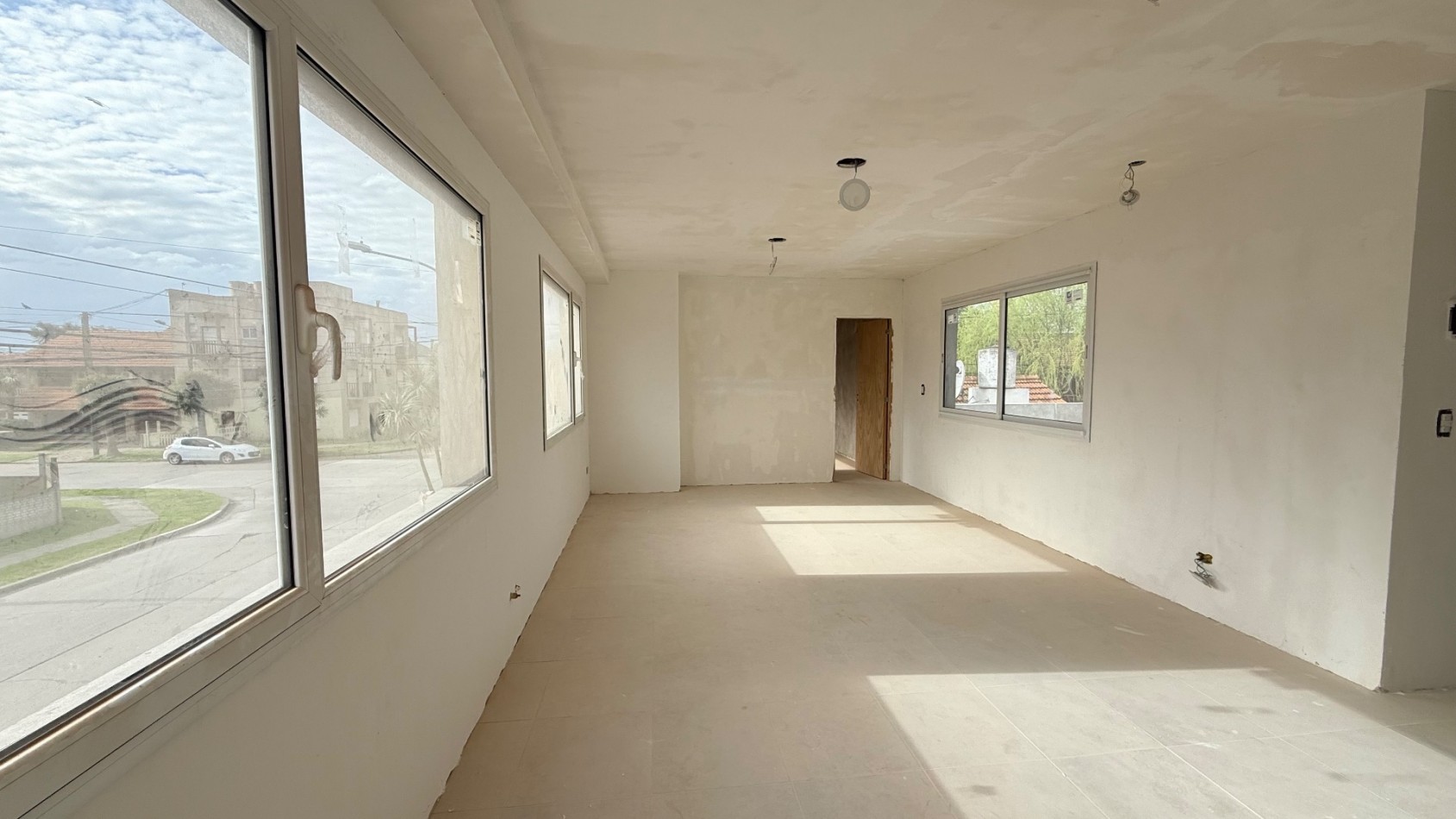 Casa en la Perla 4 ambientes y dependencia