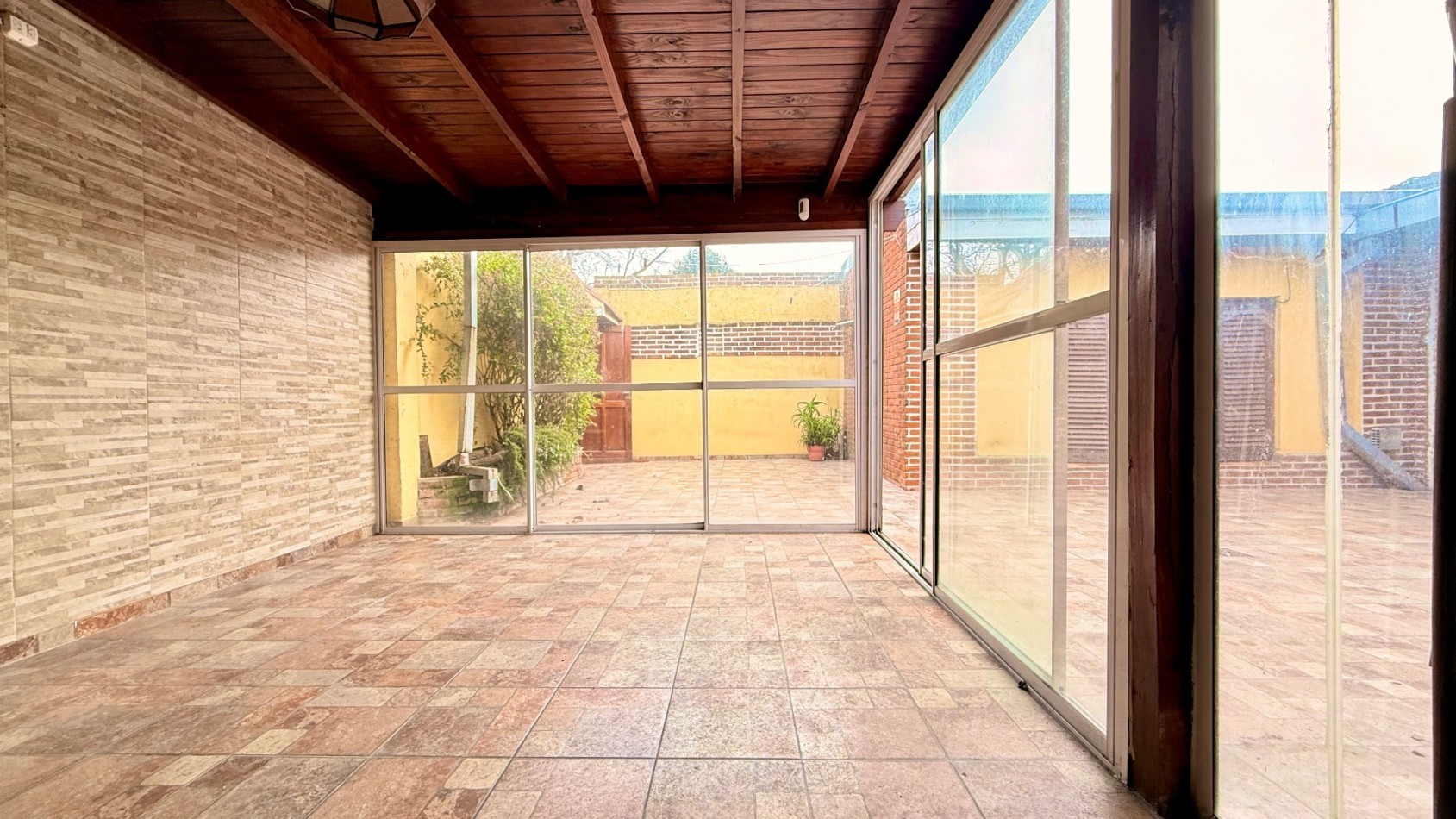 PH 3 AMBIENTES CON PATIO Y QUINCHO 