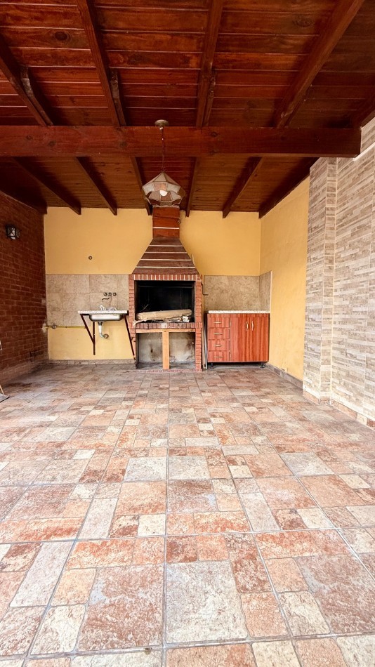 PH 3 AMBIENTES CON PATIO Y QUINCHO 