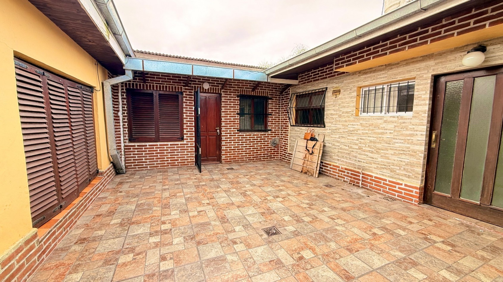 PH 3 AMBIENTES CON PATIO Y QUINCHO 