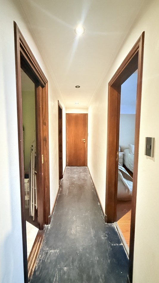 HERMOSO CHALET 4 AMBIENTES CON COCHERA JARDIN Y BALCON TERRAZA 