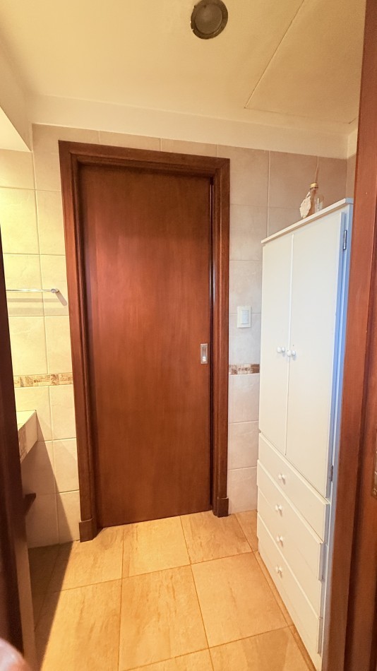 HERMOSO CHALET 4 AMBIENTES CON COCHERA JARDIN Y BALCON TERRAZA 