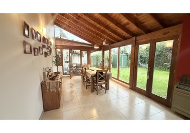 CASA 4 AMBIENTES CON PARQUE 